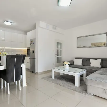 Apartman Dijana With Private Pool *