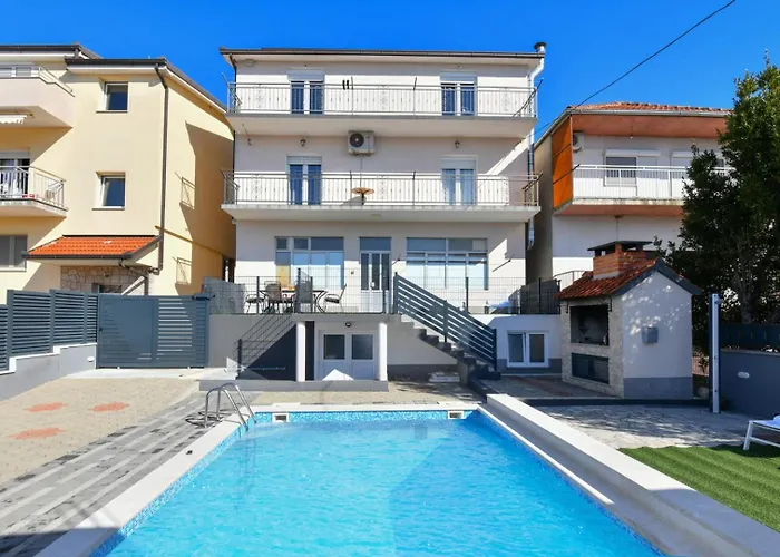 Dijana With Private Pool * Donji Proložac