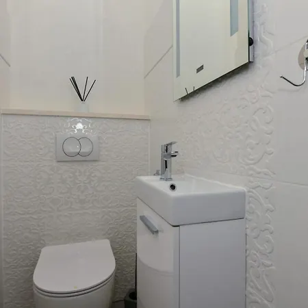 Apartment Dijana With Private Pool Donji Prolozac