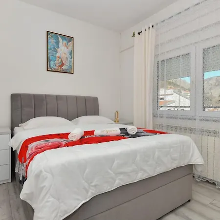 Apartment Dijana With Private Pool Donji Prolozac