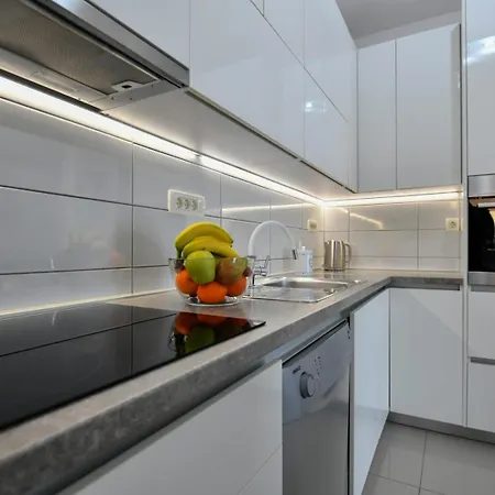 Apartment Dijana With Private Pool Donji Prolozac