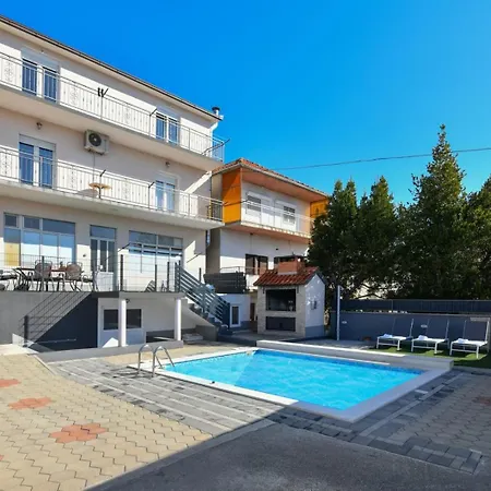 Apartment Dijana With Private Pool Donji Prolozac